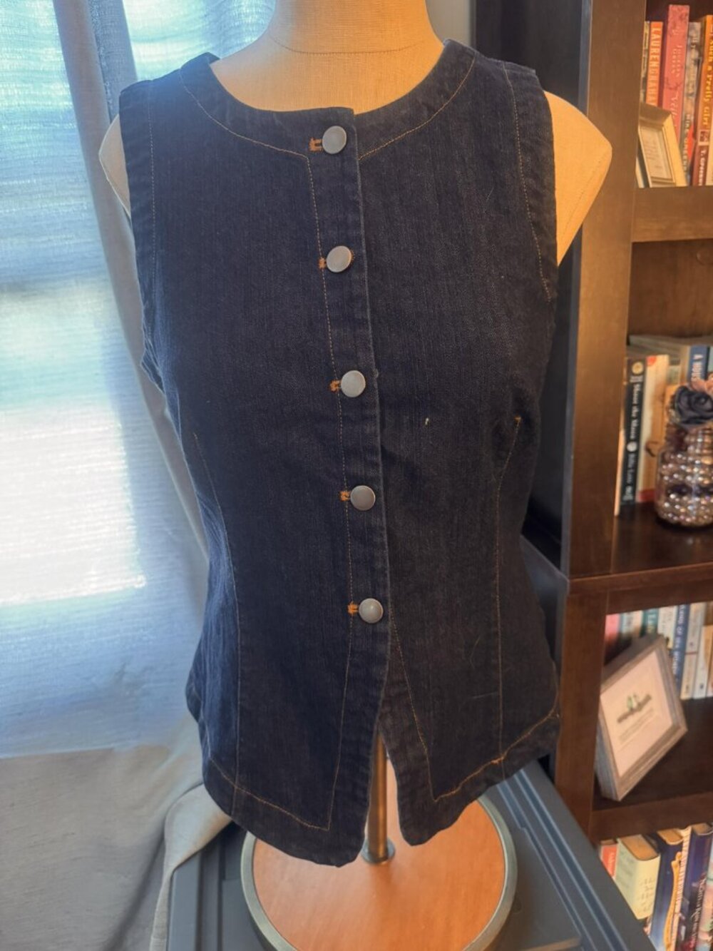 NEW! Large STUDIO dark denim button front sleeveless top RETRO VINTAGE look